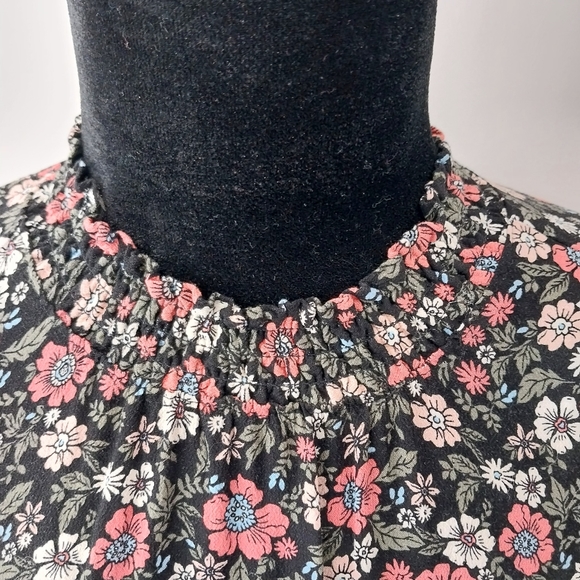 Knox Rose black floral short sleeve high neck Blouse Size Small - Picture 4 of 16